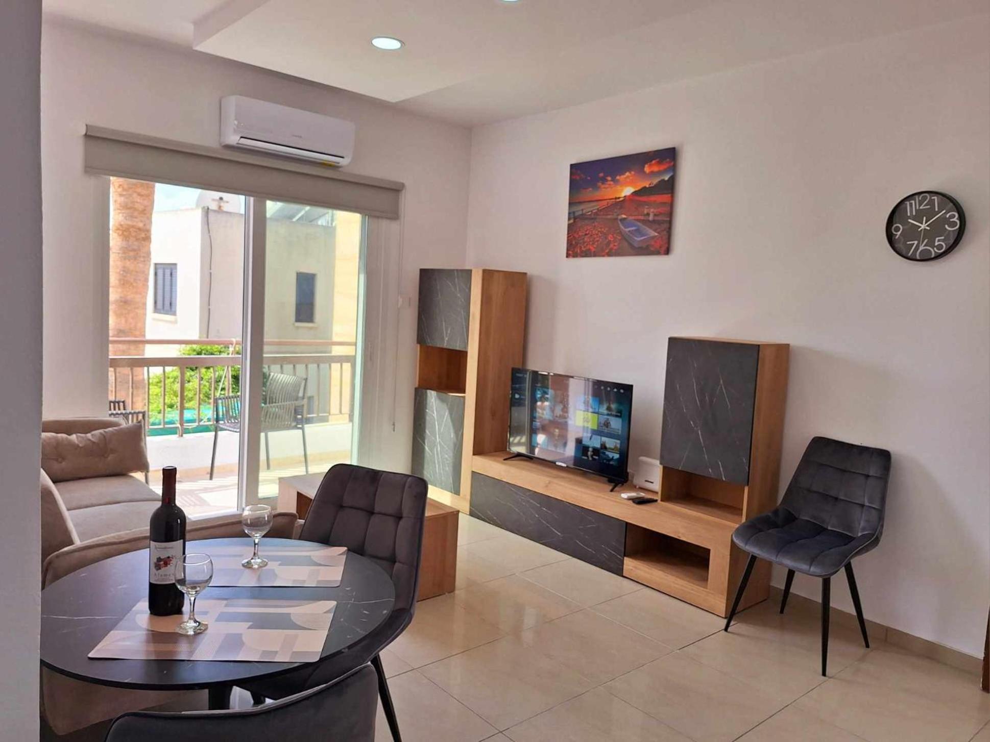 Stylish Apt Kato Paphos Close To Beach & Vibrant Harbor Life Ngoại thất bức ảnh