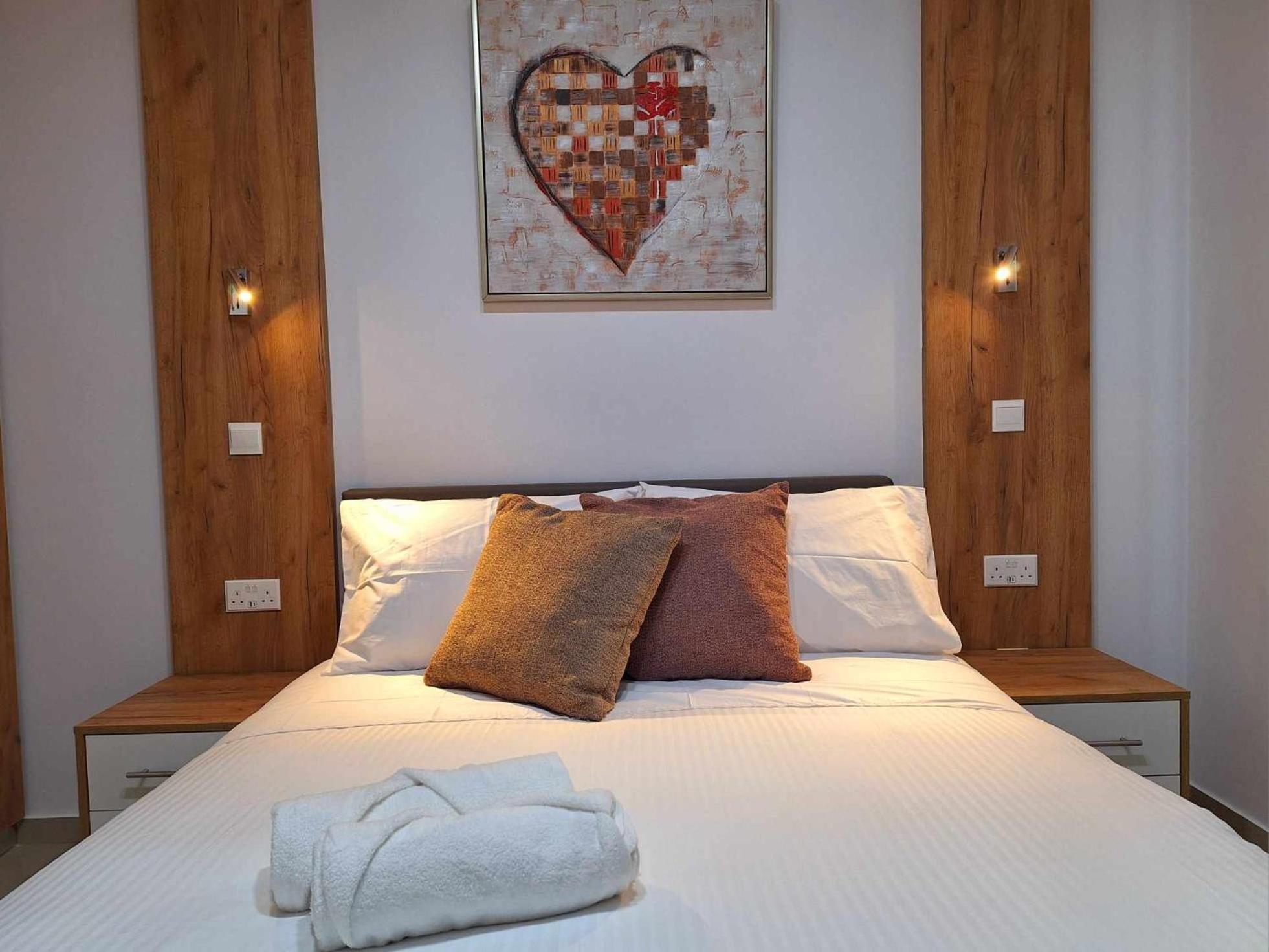 Stylish Apt Kato Paphos Close To Beach & Vibrant Harbor Life Ngoại thất bức ảnh