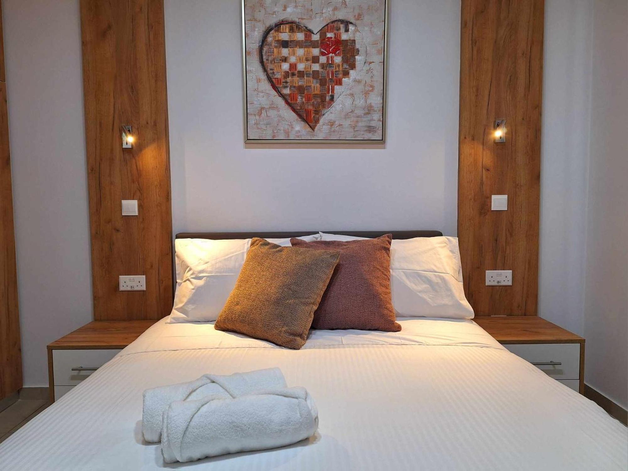 Stylish Apt Kato Paphos Close To Beach & Vibrant Harbor Life Ngoại thất bức ảnh