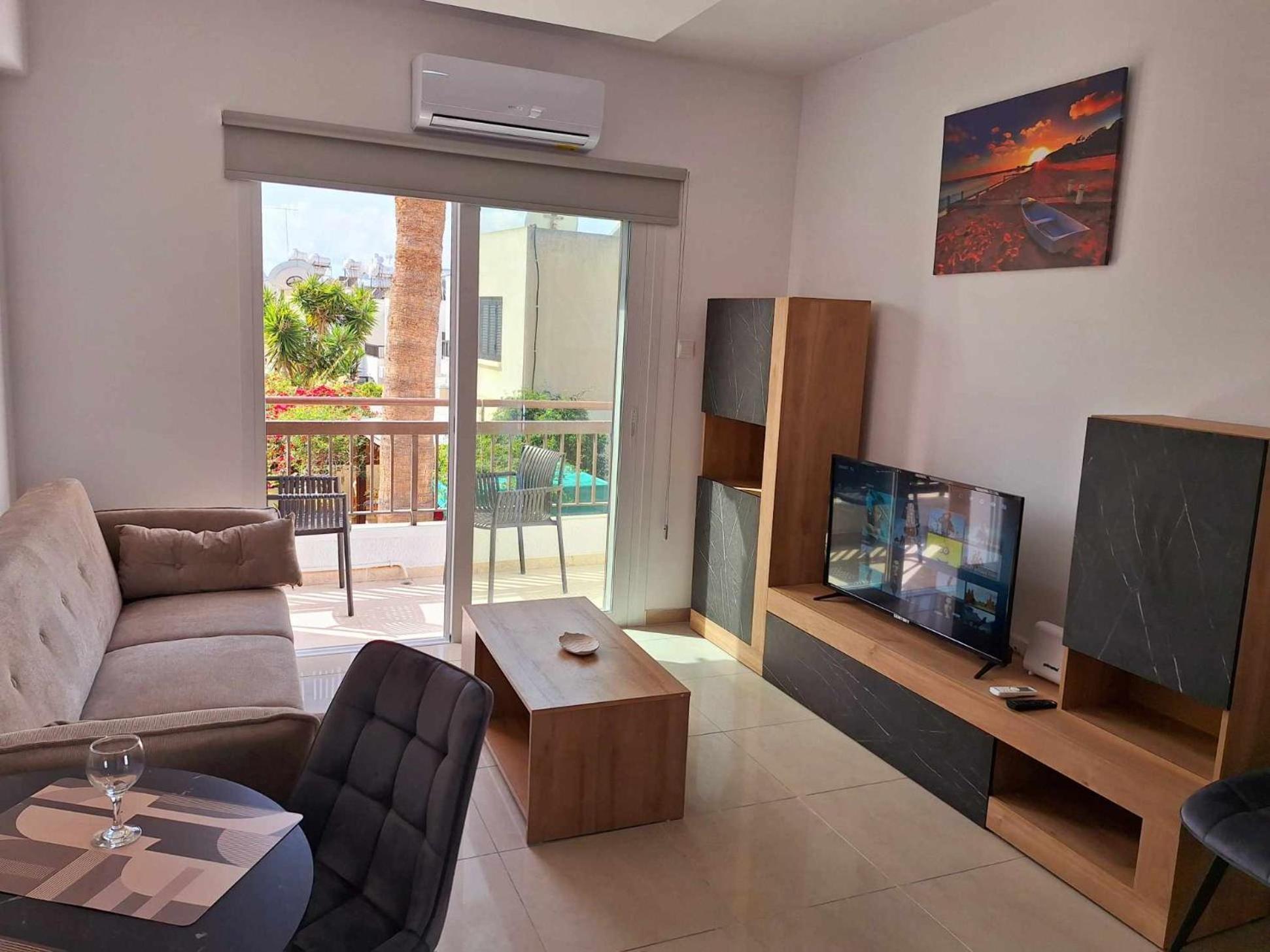 Stylish Apt Kato Paphos Close To Beach & Vibrant Harbor Life Ngoại thất bức ảnh