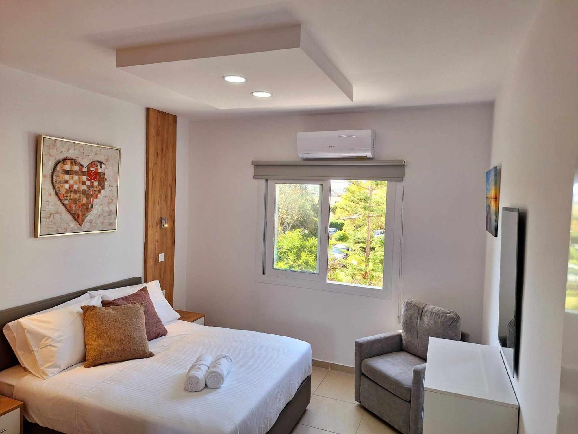 Stylish Apt Kato Paphos Close To Beach & Vibrant Harbor Life Ngoại thất bức ảnh