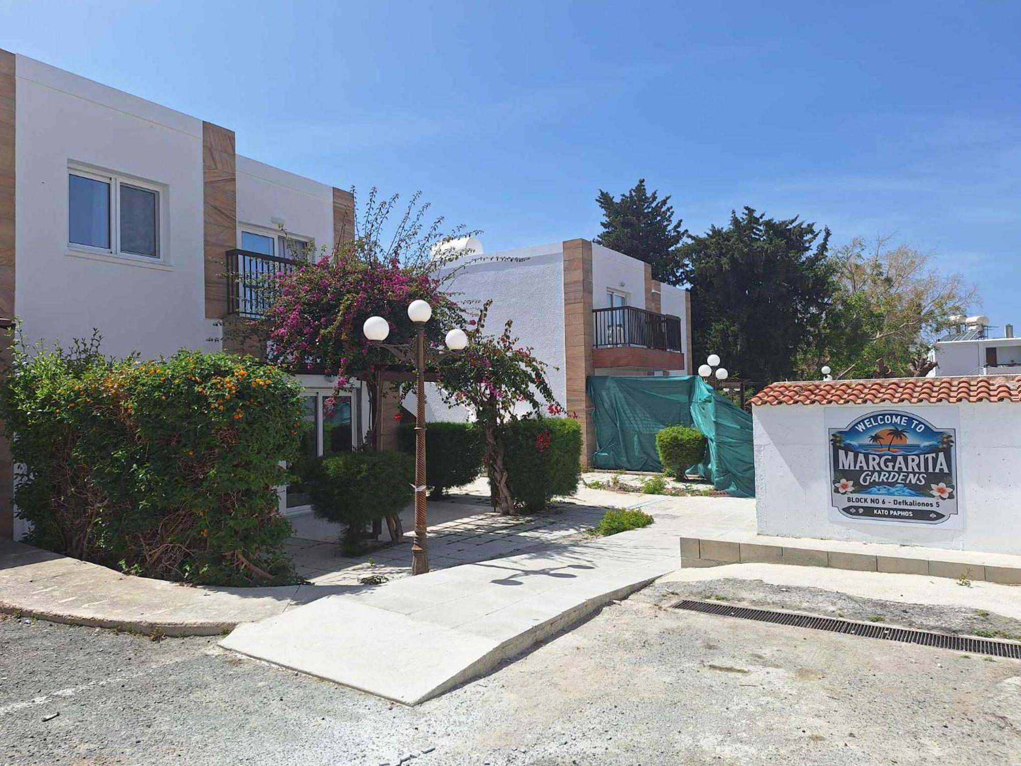 Stylish Apt Kato Paphos Close To Beach & Vibrant Harbor Life Ngoại thất bức ảnh